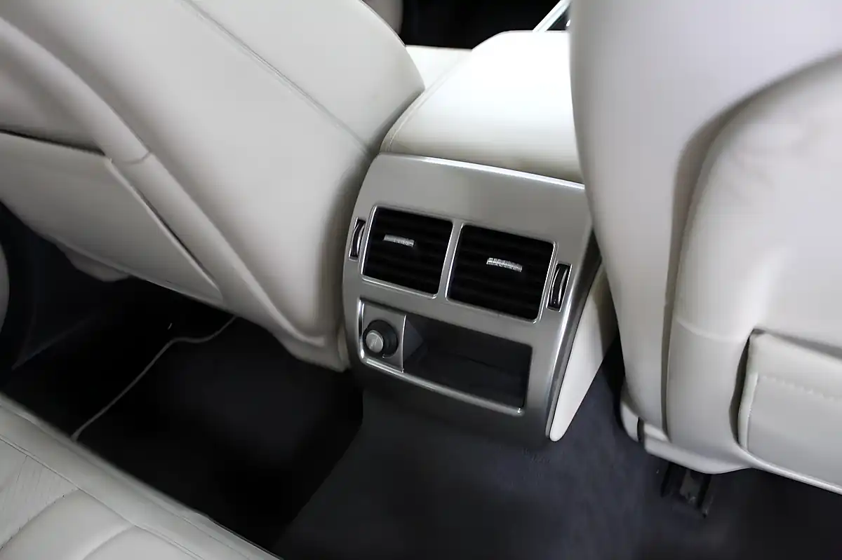 Used 2013 Jaguar Xf Portfolio Sportbrake Black - Interior and Exterior details 19