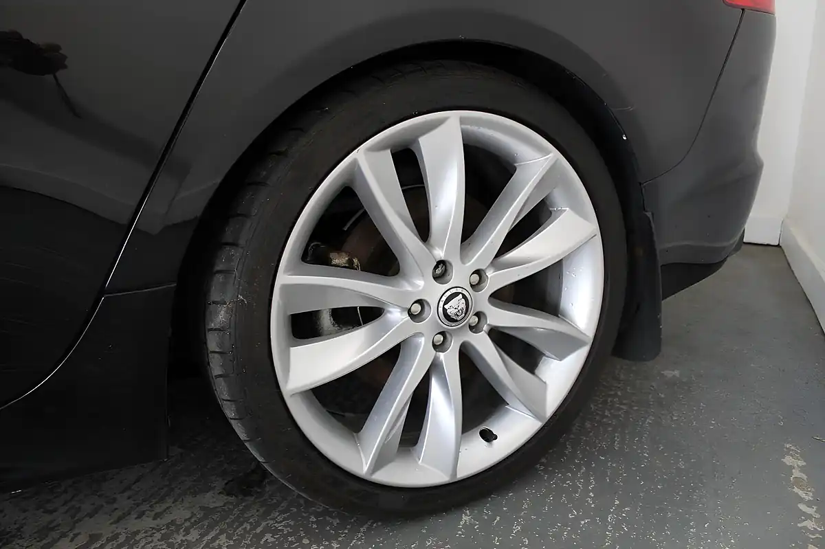 Used 2013 Jaguar Xf Portfolio Sportbrake Black - Interior and Exterior details 20