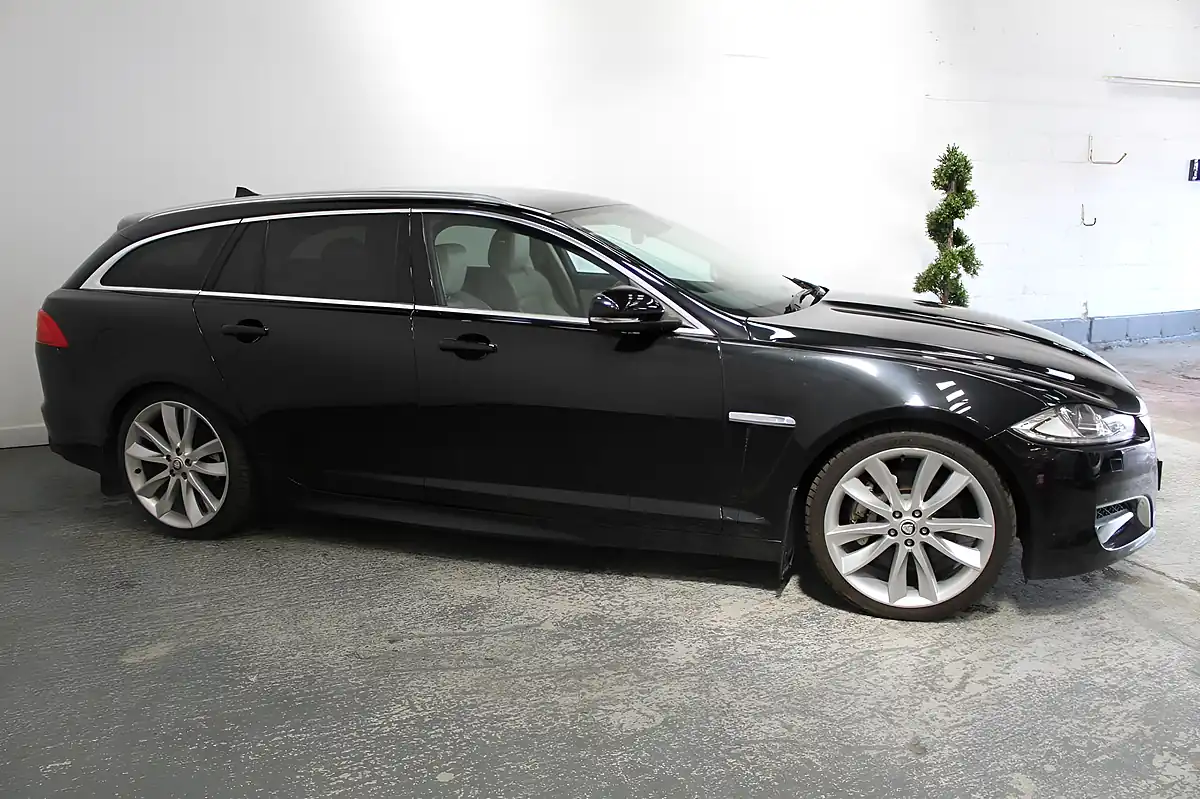 Used 2013 Jaguar Xf Portfolio Sportbrake Black - Interior and Exterior details 3