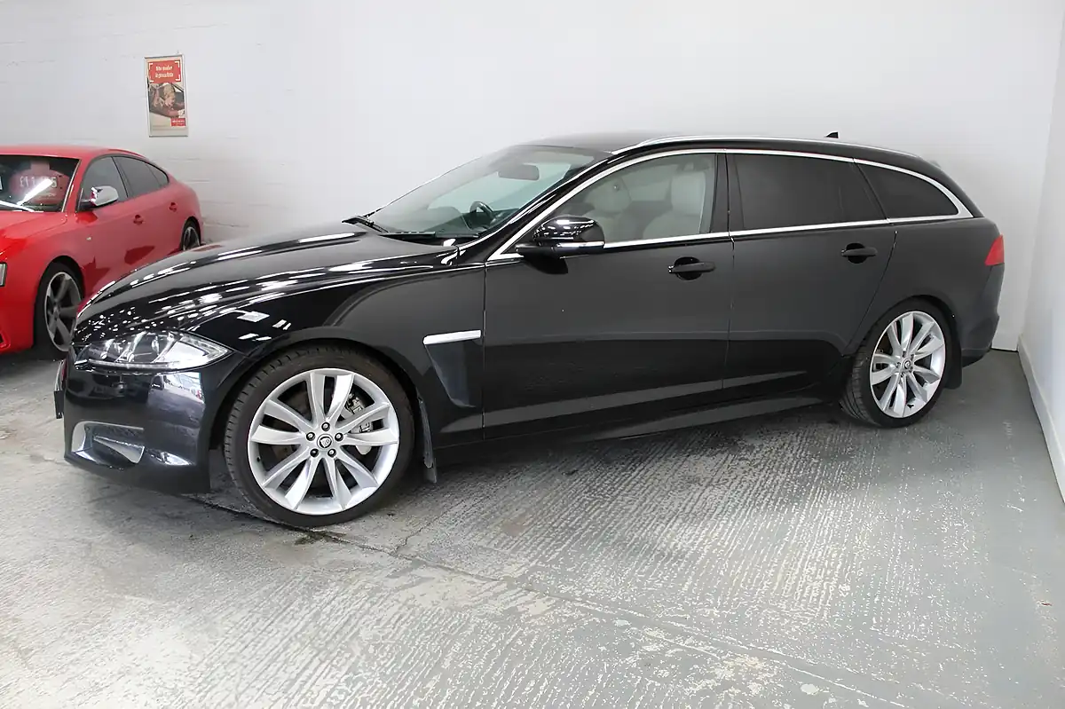 Used 2013 Jaguar Xf Portfolio Sportbrake Black - Interior and Exterior details 4