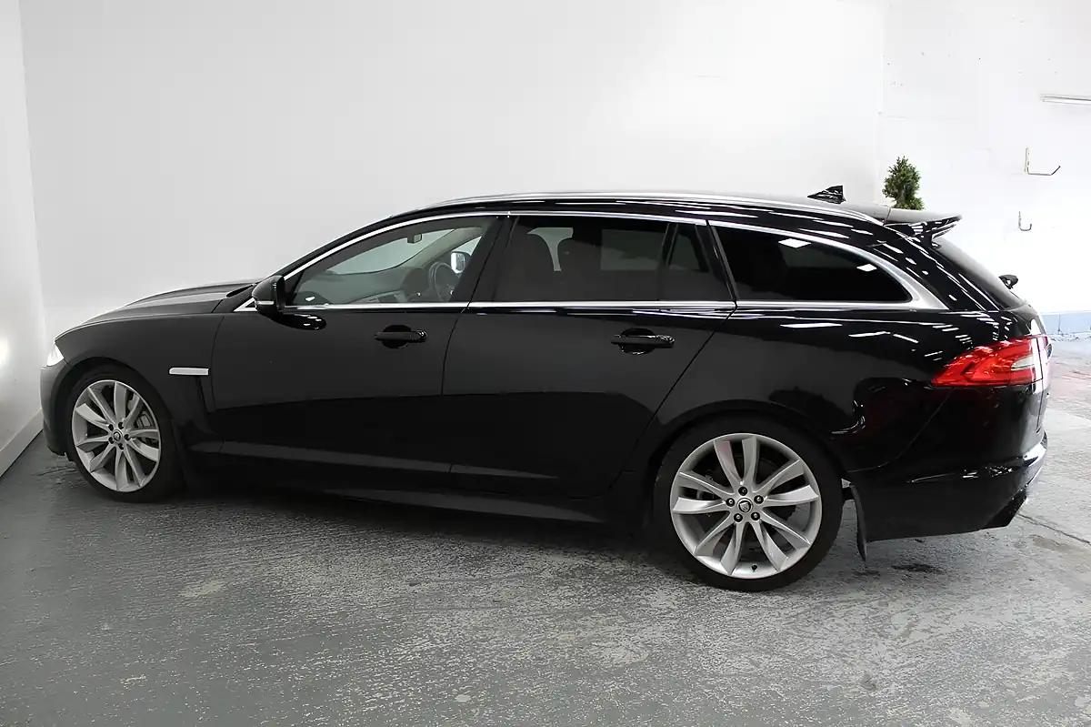 Used 2013 Jaguar Xf Portfolio Sportbrake Black - Interior and Exterior details 7