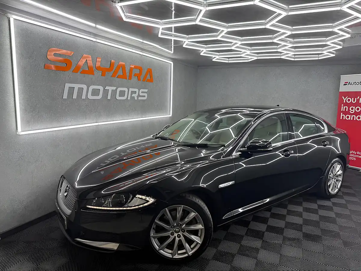 Used 2013 Jaguar Xf Premium Luxury Black - Front View