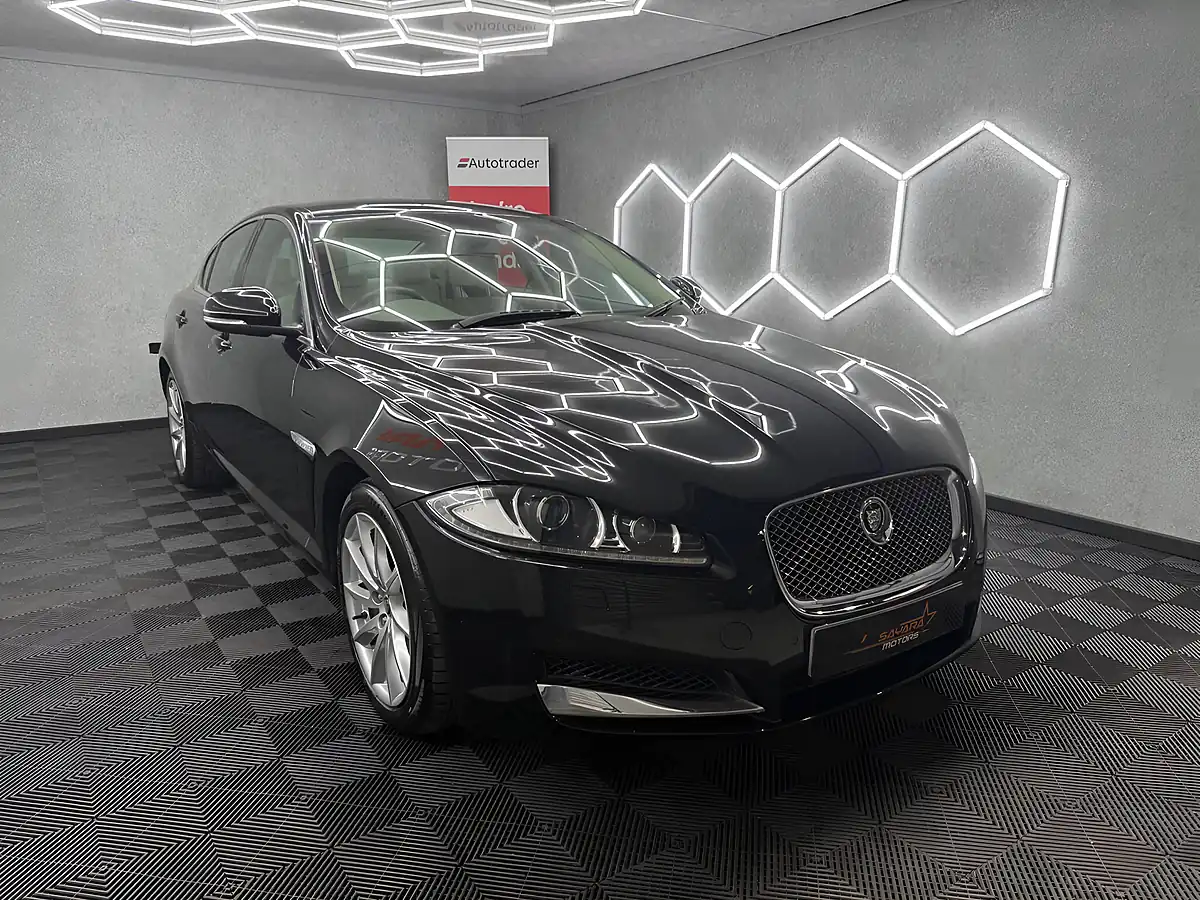 Used 2013 Jaguar Xf Premium Luxury Black - Interior and Exterior details 4