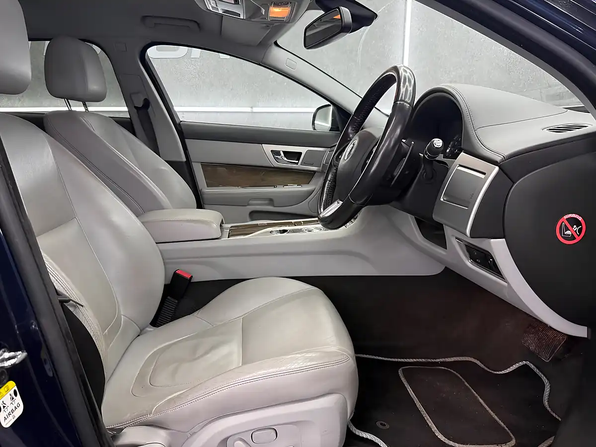Used 2013 Jaguar Xf Premium Luxury Sportbrake Blue - Interior and Exterior details 13