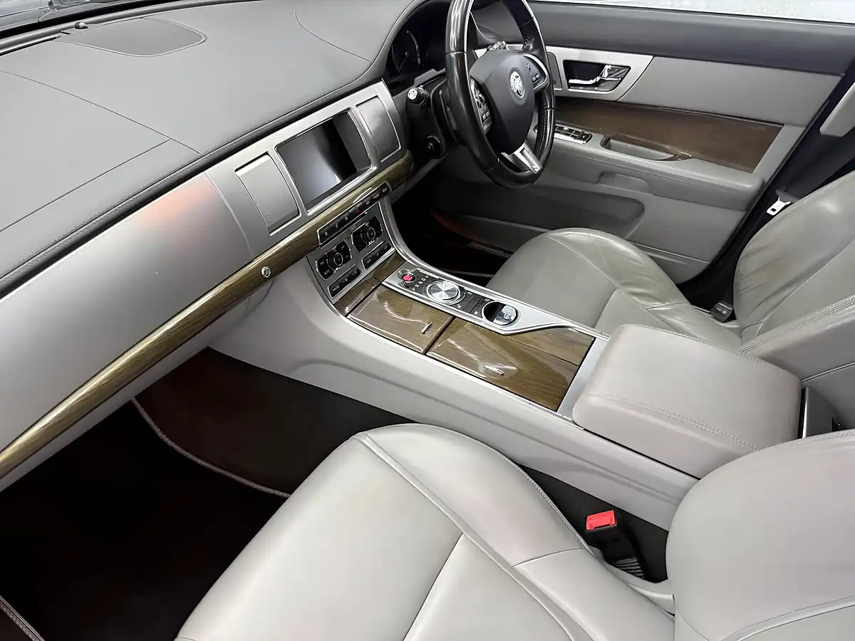 Used 2013 Jaguar Xf Premium Luxury Sportbrake Blue - Interior and Exterior details 14