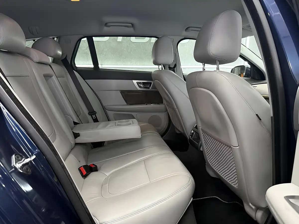 Used 2013 Jaguar Xf Premium Luxury Sportbrake Blue - Interior and Exterior details 15