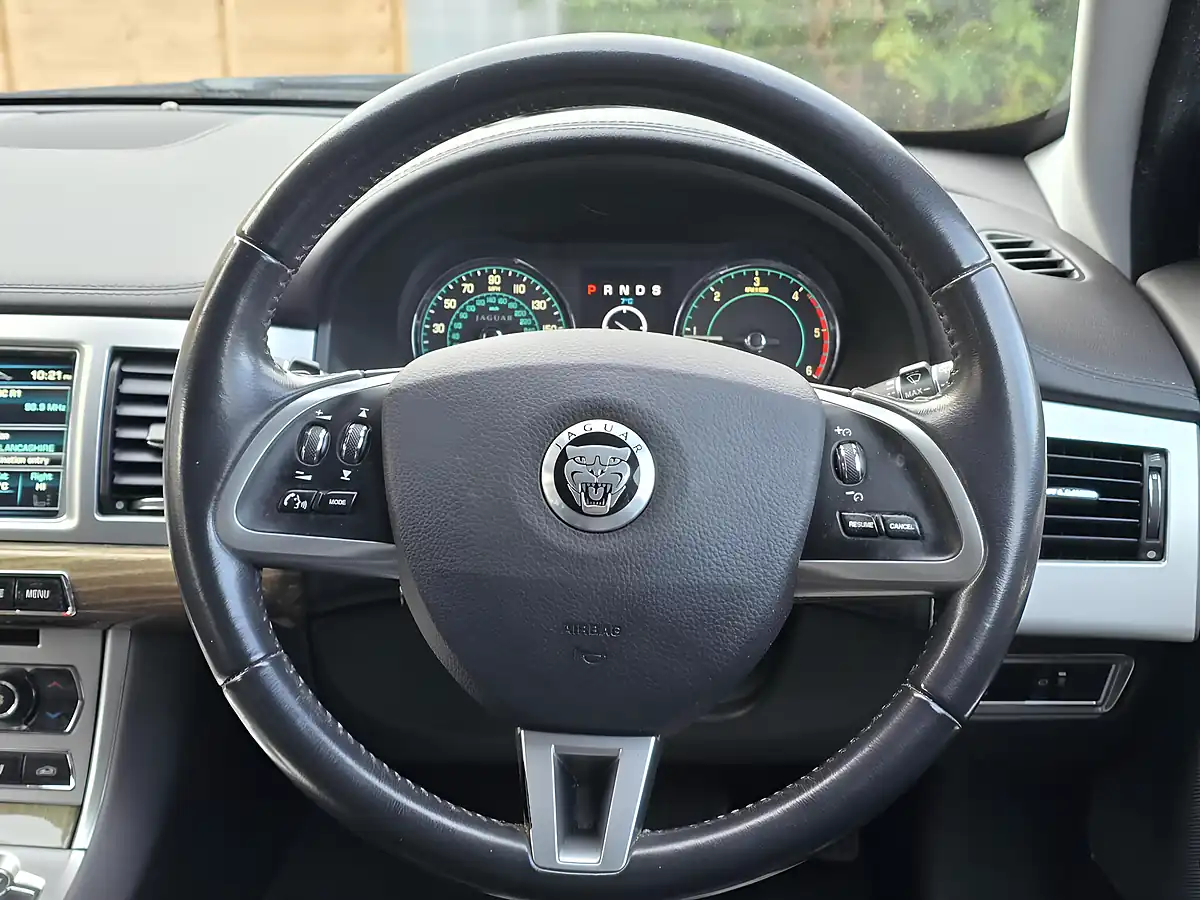 Used 2013 Jaguar Xf Premium Luxury Sportbrake Grey - Interior and Exterior details 18
