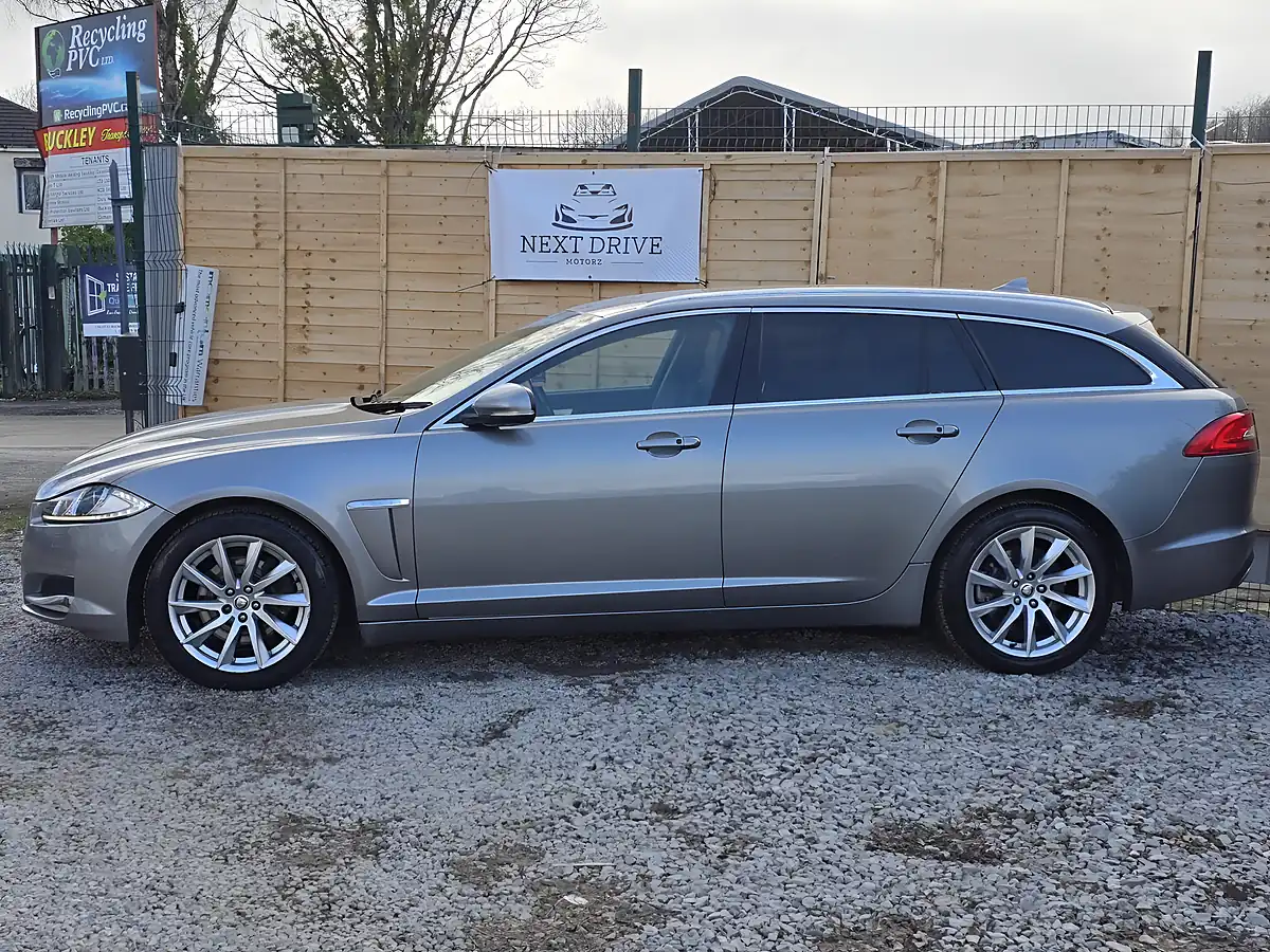 Used 2013 Jaguar Xf Premium Luxury Sportbrake Grey - Interior and Exterior details 9