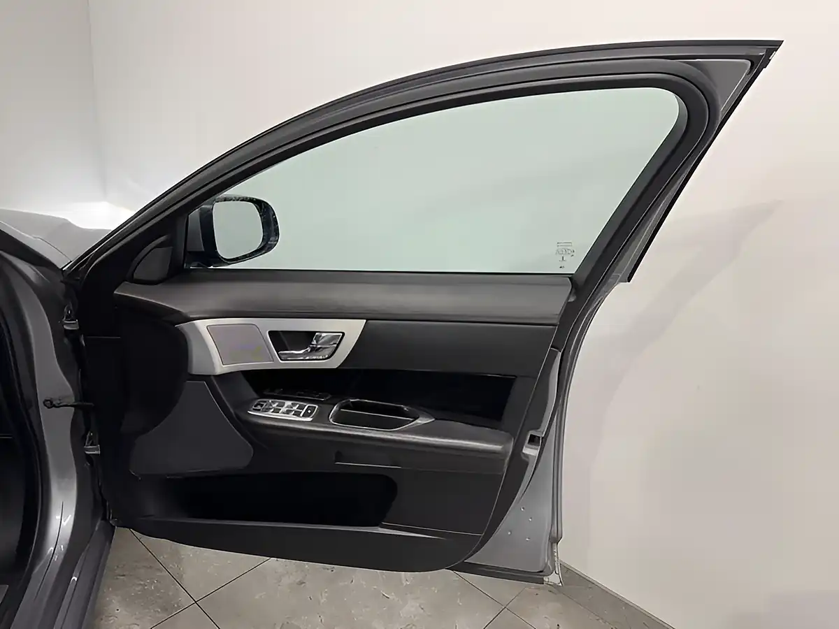 Used 2013 Jaguar Xf Sport Grey - Interior and Exterior details 12