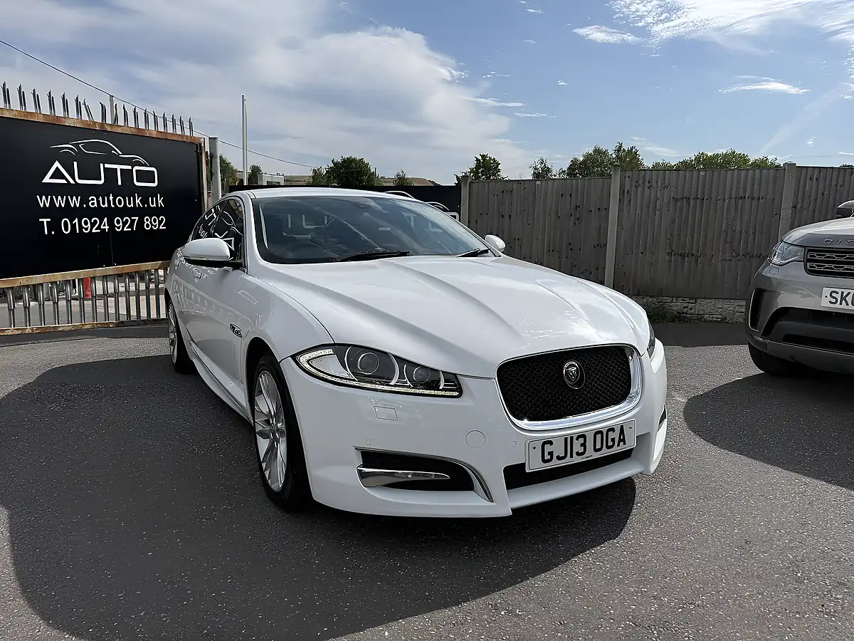 Used 2013 Jaguar Xf Sport White - Front View