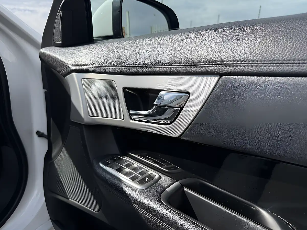 Used 2013 Jaguar Xf Sport White - Interior and Exterior details 11