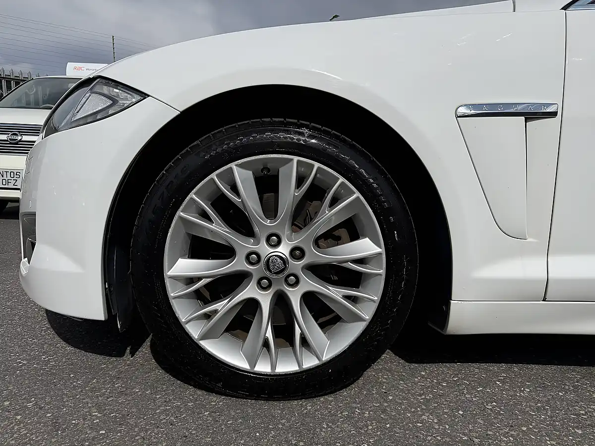 Used 2013 Jaguar Xf Sport White - Interior and Exterior details 6