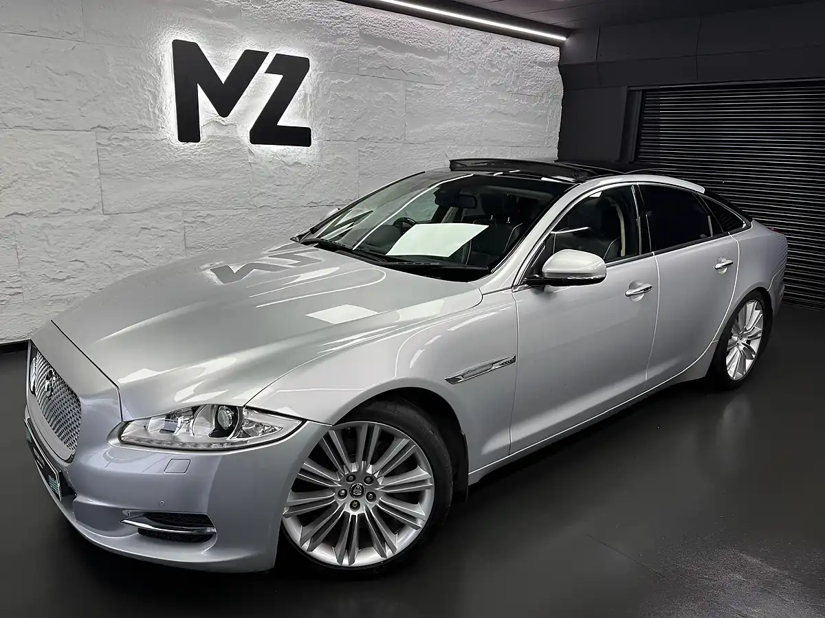 Used 2013 Jaguar Xj Portfolio Silver - Front View