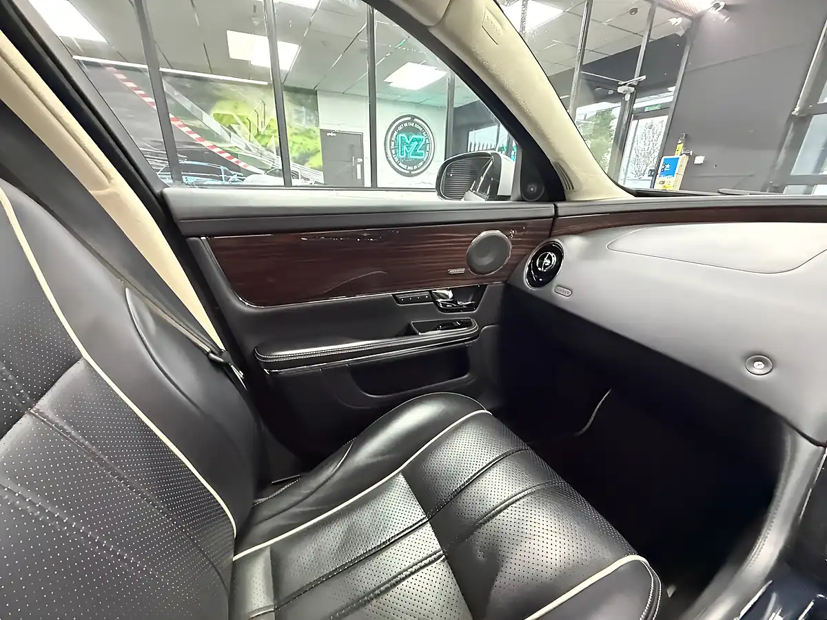 Used 2013 Jaguar Xj Portfolio Silver - Interior and Exterior details 10