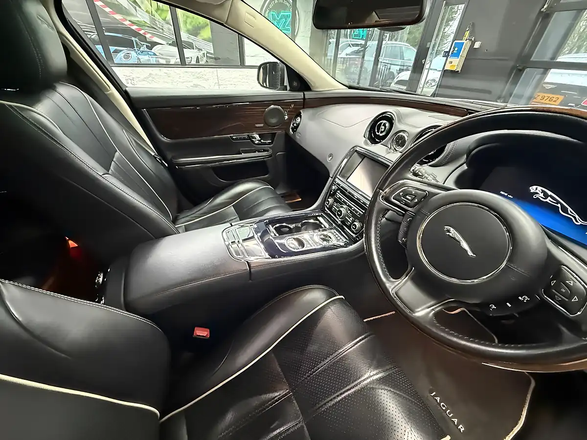 Used 2013 Jaguar Xj Portfolio Silver - Interior and Exterior details 15