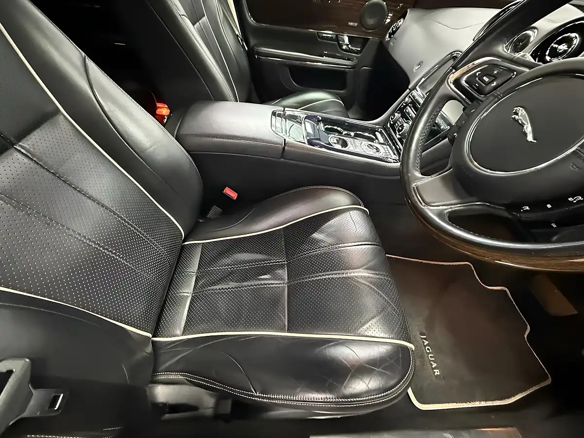 Used 2013 Jaguar Xj Portfolio Silver - Interior and Exterior details 18