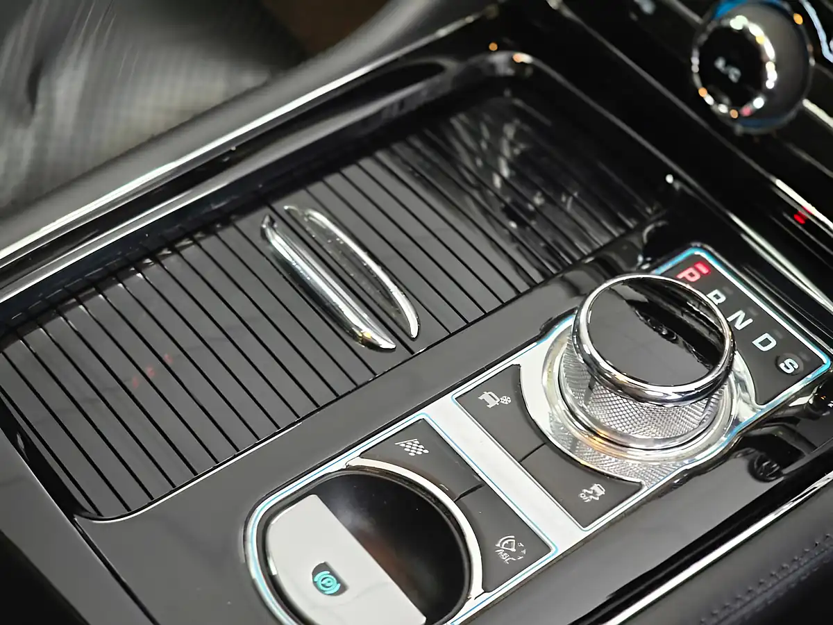 Used 2013 Jaguar Xj Portfolio White - Interior and Exterior details 10