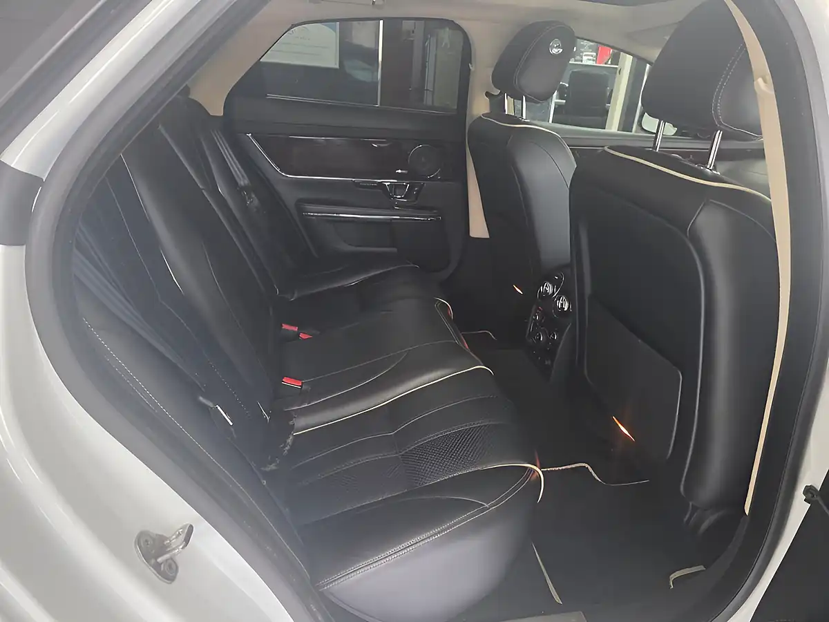Used 2013 Jaguar Xj Portfolio White - Interior and Exterior details 13