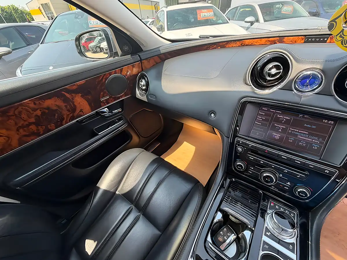 Used 2013 Jaguar Xj Premium Luxury Grey - Interior and Exterior details 11