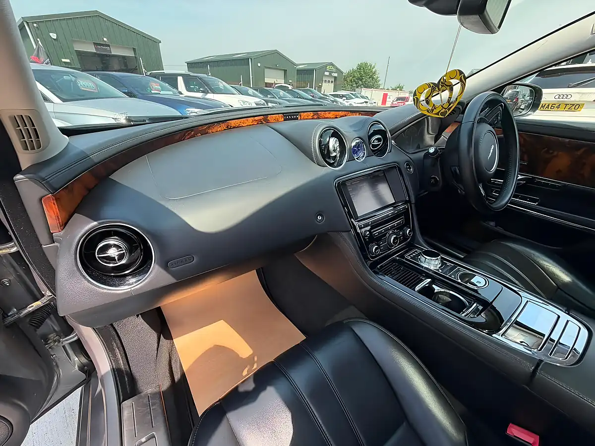 Used 2013 Jaguar Xj Premium Luxury Grey - Interior and Exterior details 13