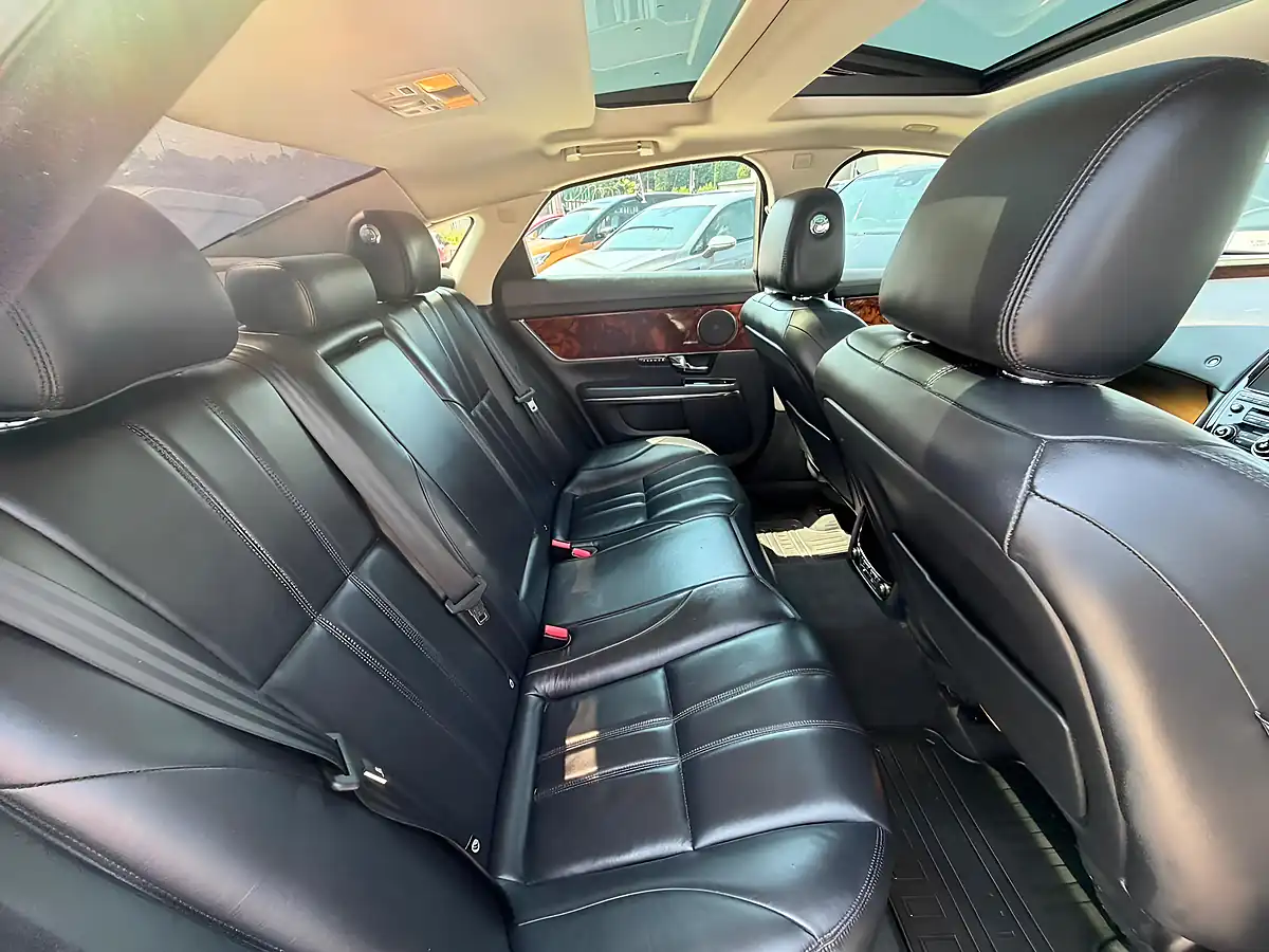 Used 2013 Jaguar Xj Premium Luxury Grey - Interior and Exterior details 15