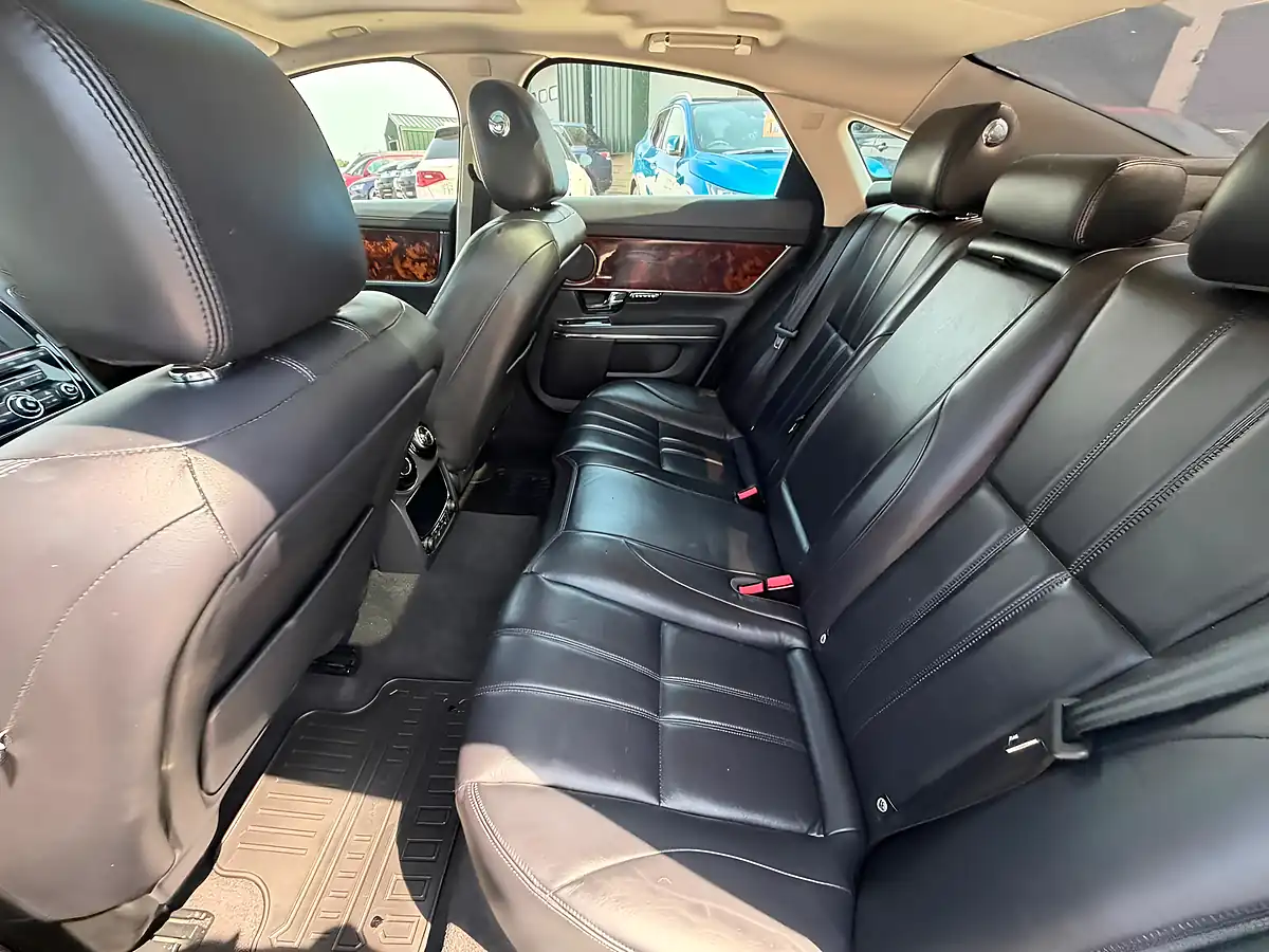 Used 2013 Jaguar Xj Premium Luxury Grey - Interior and Exterior details 17