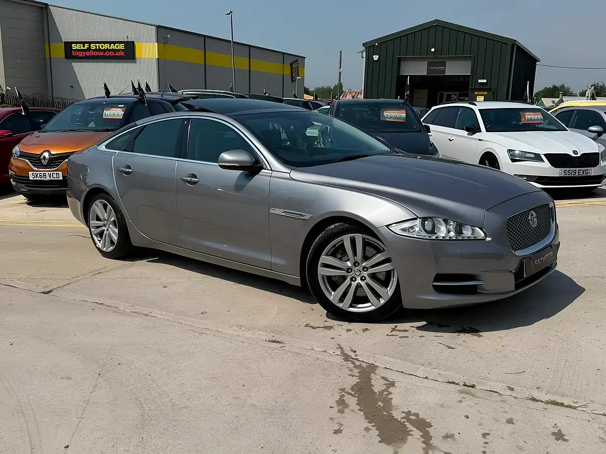 Used 2013 Jaguar Xj Premium Luxury Grey - Interior and Exterior details 2