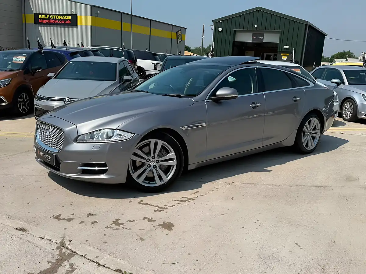 Used 2013 Jaguar Xj Premium Luxury Grey - Interior and Exterior details 4