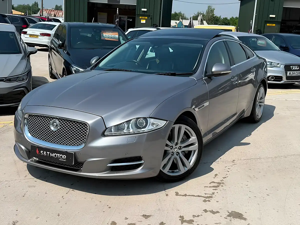 Used 2013 Jaguar Xj Premium Luxury Grey - Interior and Exterior details 6