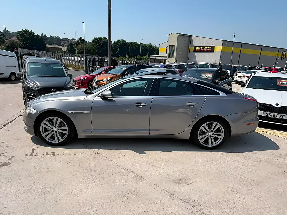 Used 2013 Jaguar Xj Premium Luxury Grey - Interior and Exterior details 8