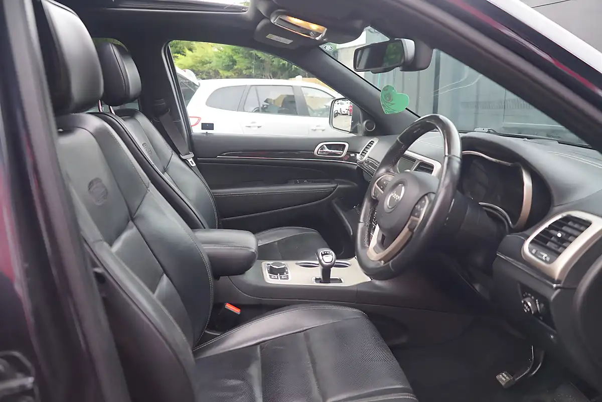Used 2013 Jeep Grand Cherokee Overland Grey - Interior and Exterior details 14