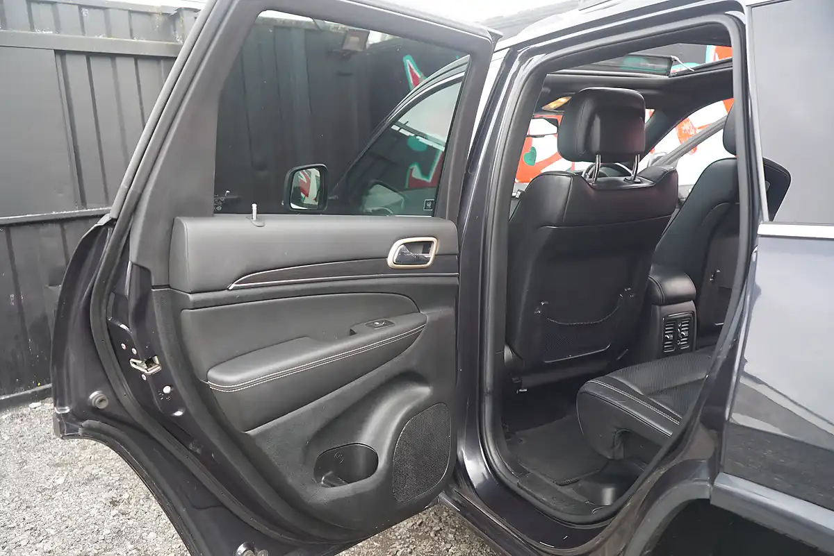 Used 2013 Jeep Grand Cherokee Overland Grey - Interior and Exterior details 17