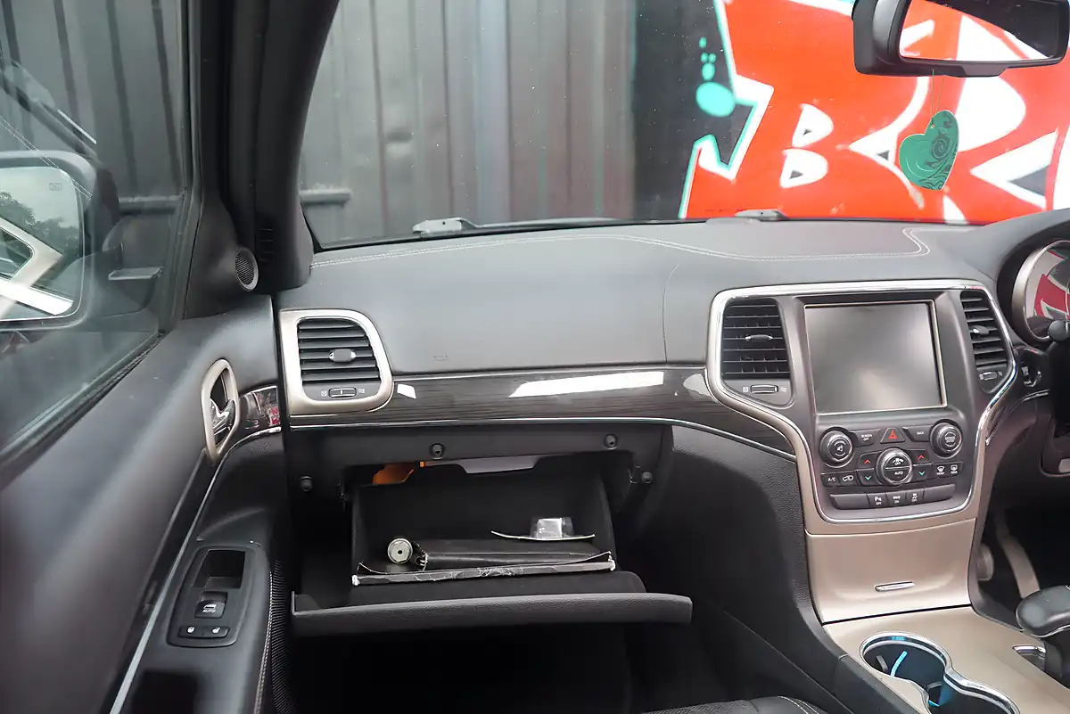 Used 2013 Jeep Grand Cherokee Overland Grey - Interior and Exterior details 18