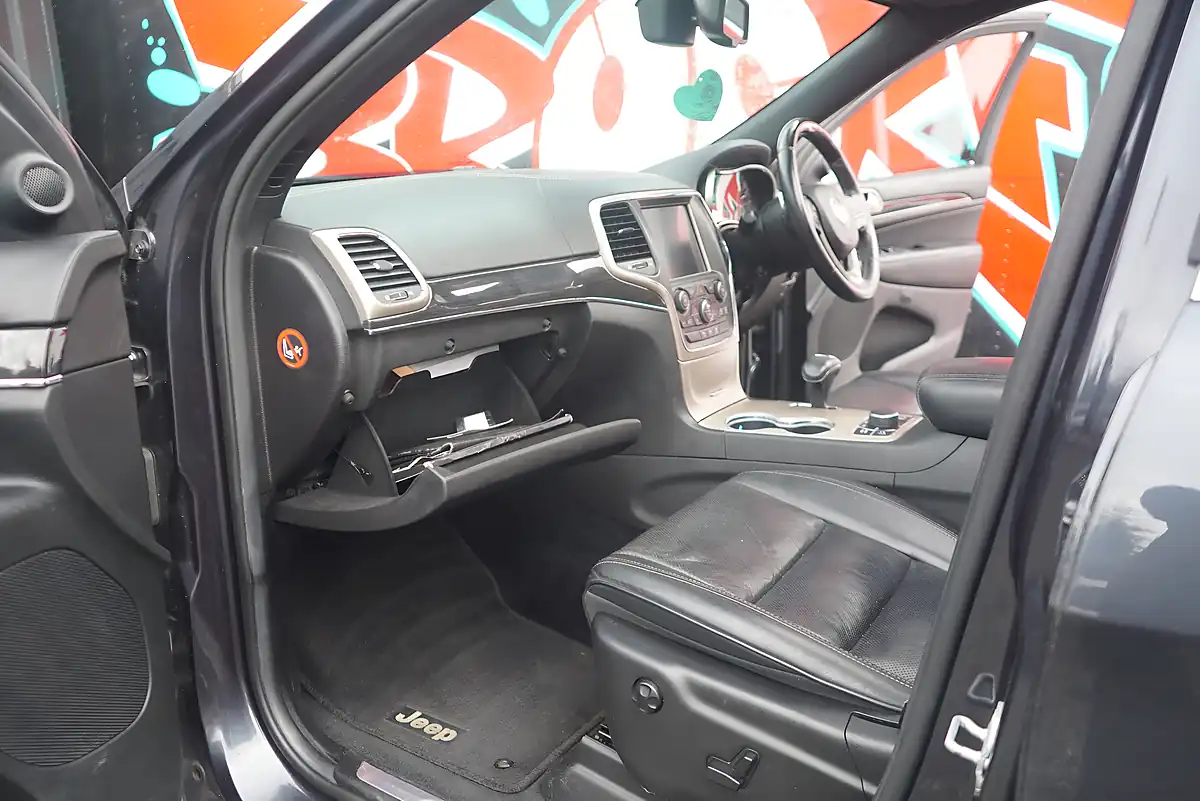 Used 2013 Jeep Grand Cherokee Overland Grey - Interior and Exterior details 19