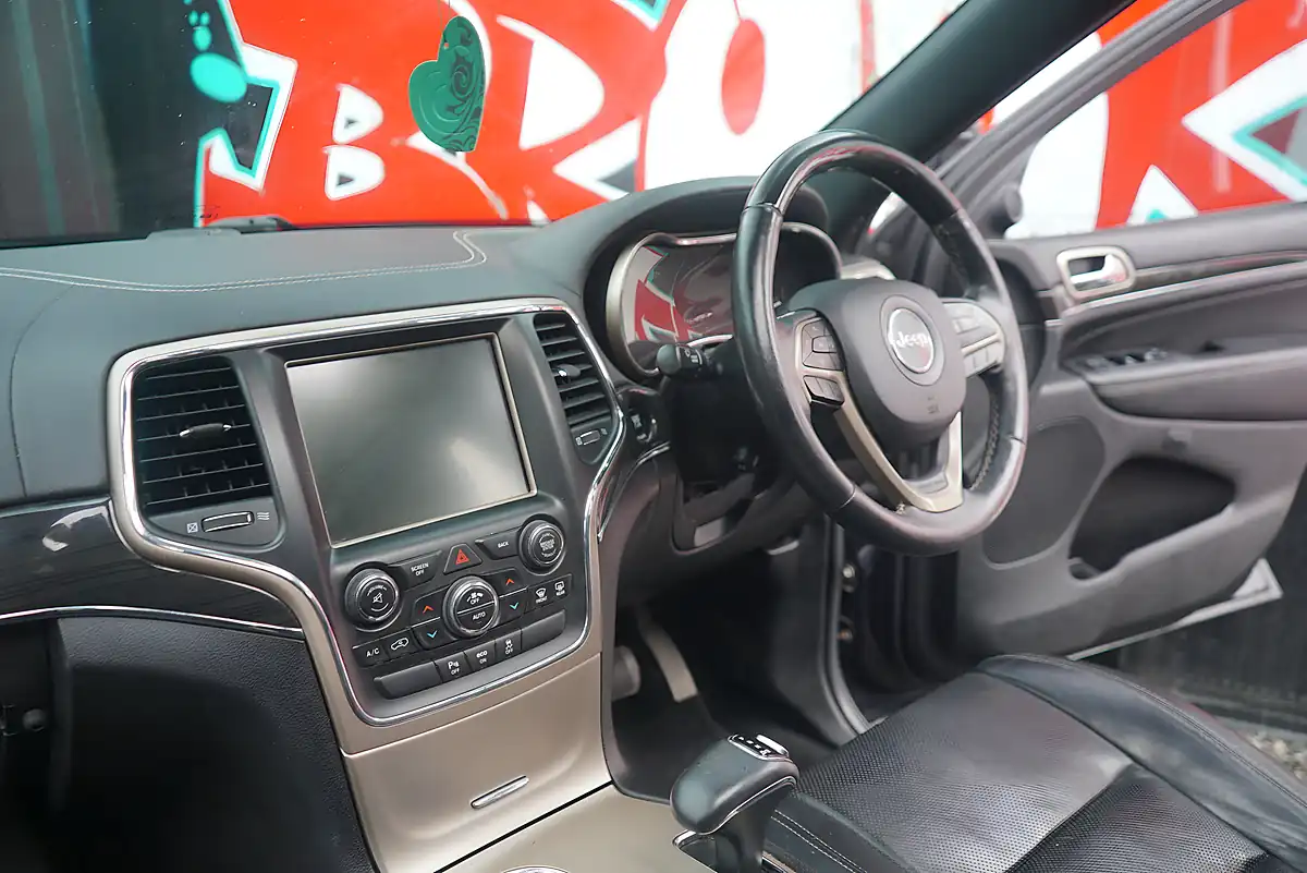 Used 2013 Jeep Grand Cherokee Overland Grey - Interior and Exterior details 20