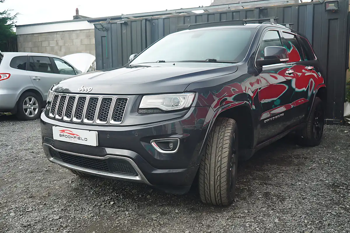 Used 2013 Jeep Grand Cherokee Overland Grey - Interior and Exterior details 8