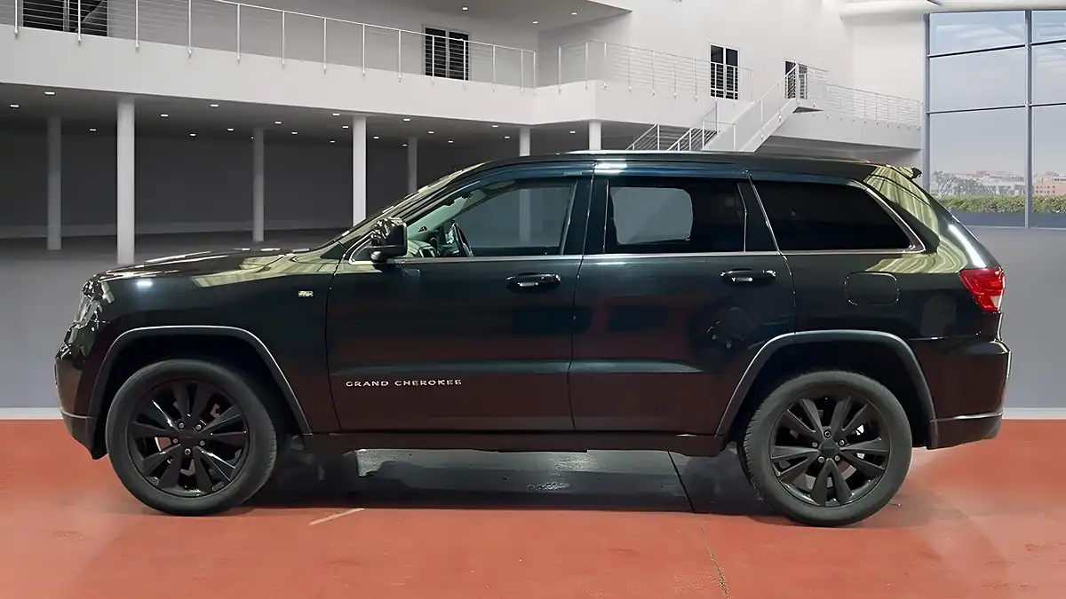 Used 2013 Jeep Grand Cherokee S Limited Black - Interior and Exterior details 6