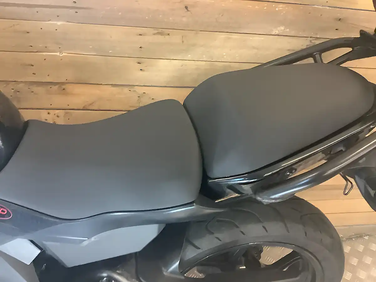 Used 2013 Kawasaki ER-6 Black - Interior and Exterior details 14