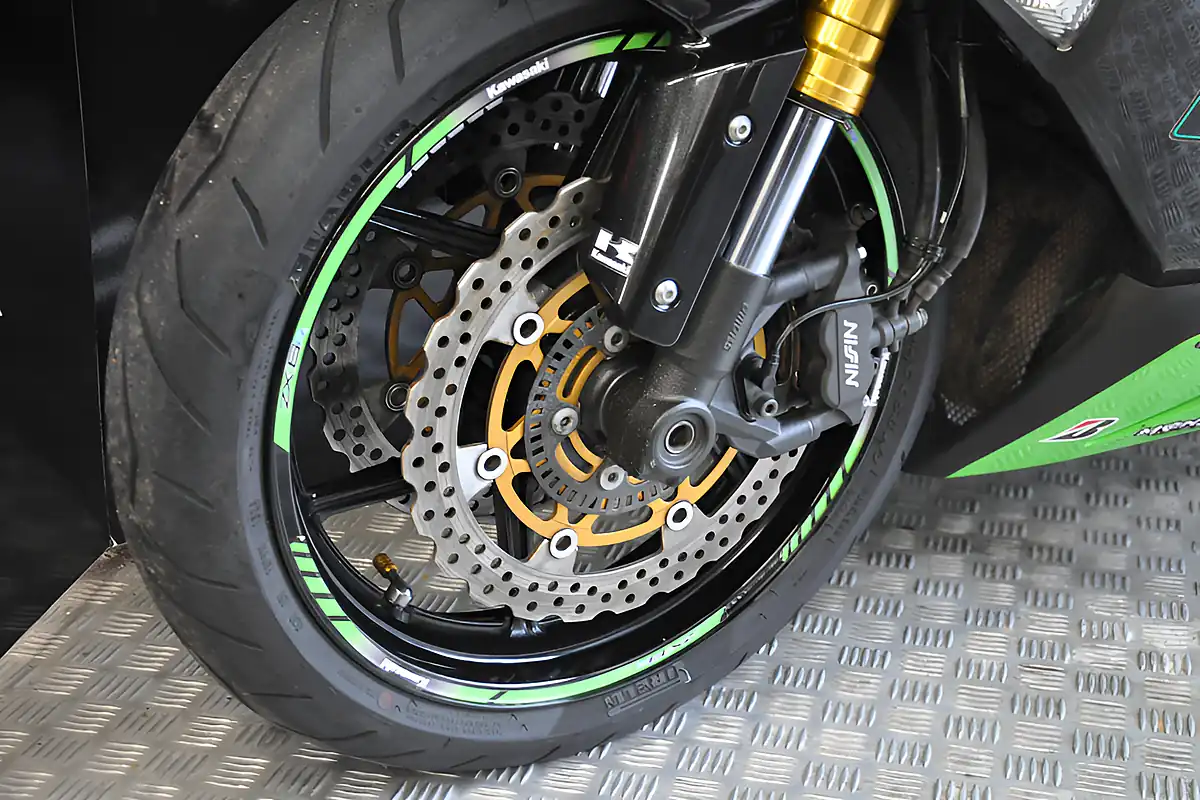 Used 2013 Kawasaki ZX636-R Wibsey Motorcycles Green - Interior and Exterior details 11