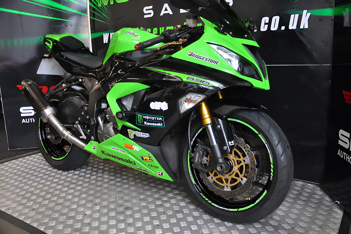 Used 2013 Kawasaki ZX636-R Wibsey Motorcycles Green - Interior and Exterior details 15
