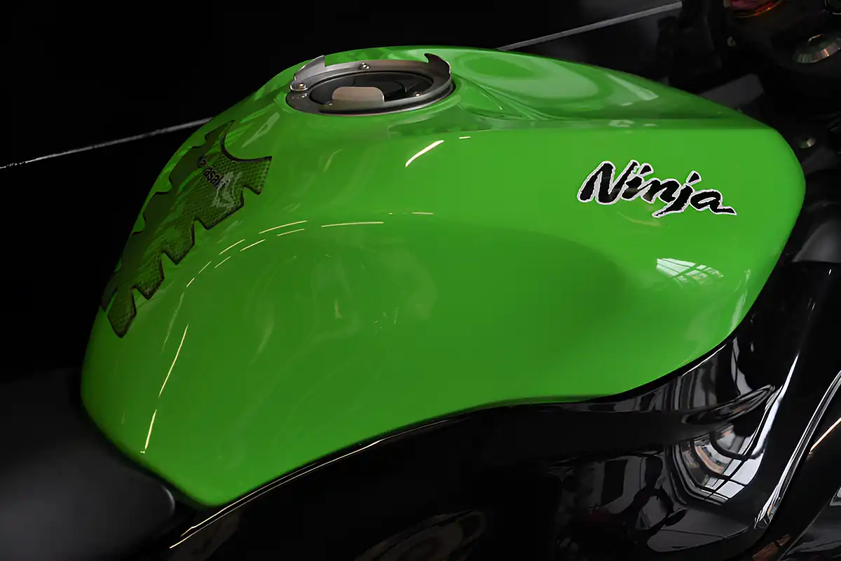 Used 2013 Kawasaki ZX636-R Wibsey Motorcycles Green - Interior and Exterior details 18