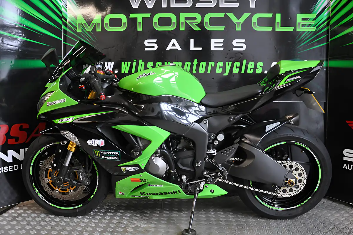 Used 2013 Kawasaki ZX636-R Wibsey Motorcycles Green - Interior and Exterior details 4