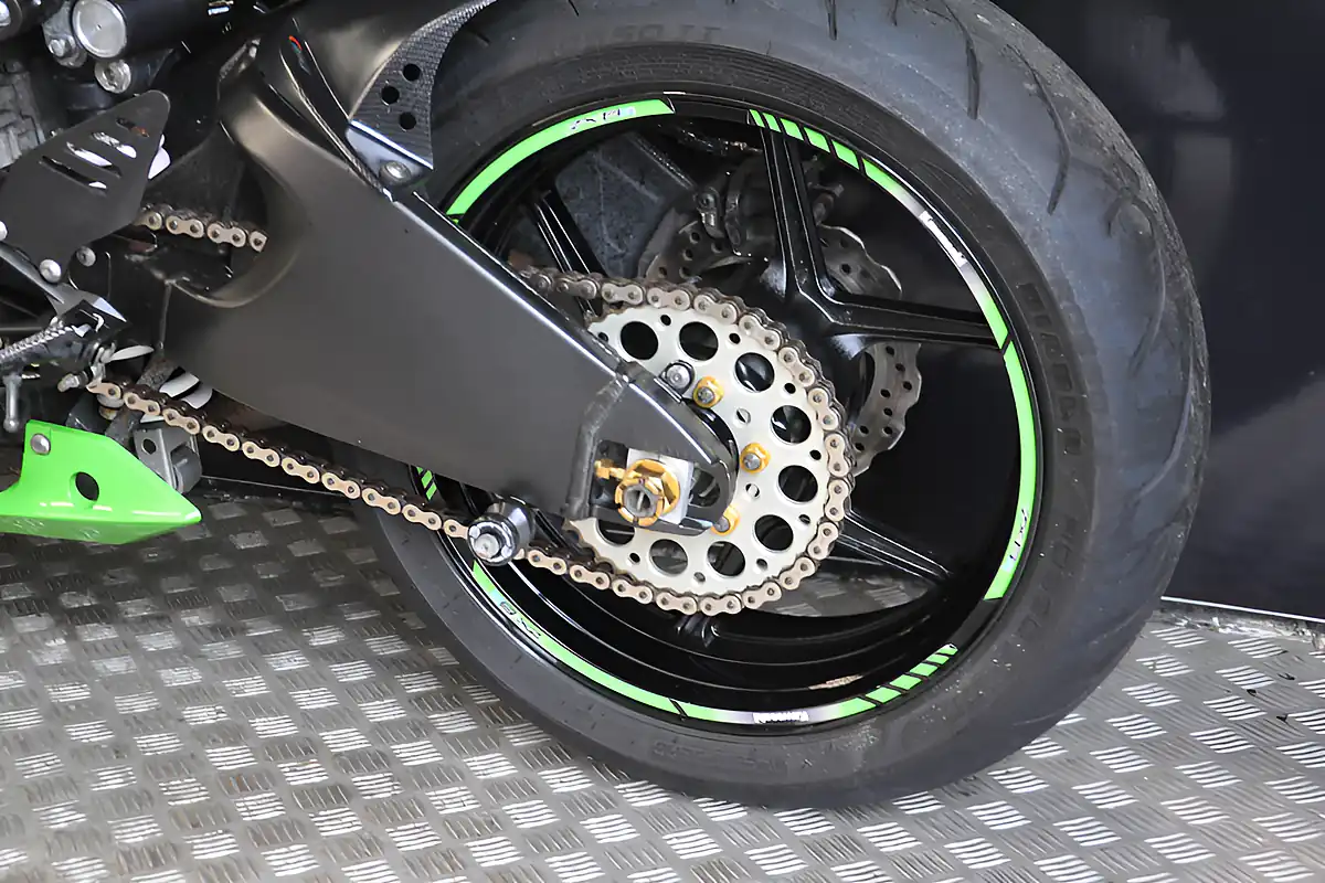 Used 2013 Kawasaki ZX636-R Wibsey Motorcycles Green - Interior and Exterior details 6