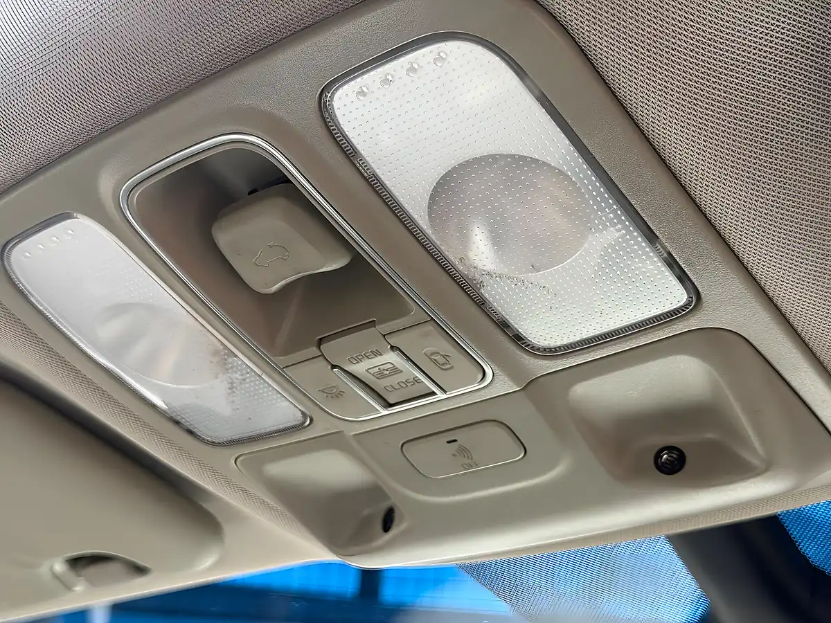Used 2013 Kia Carens Ecodynamics 3 Blue - Interior and Exterior details 13