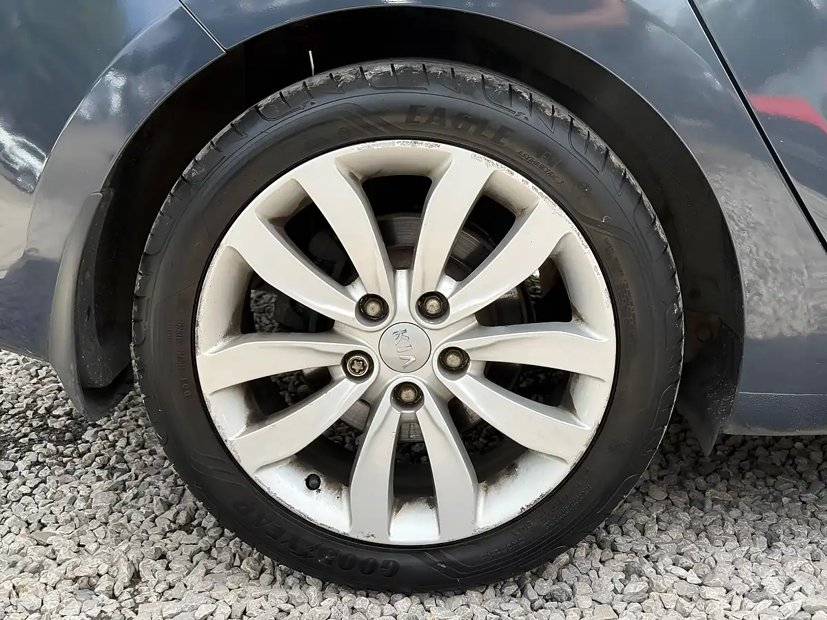 Used 2013 Kia Carens Ecodynamics 3 Blue - Interior and Exterior details 14