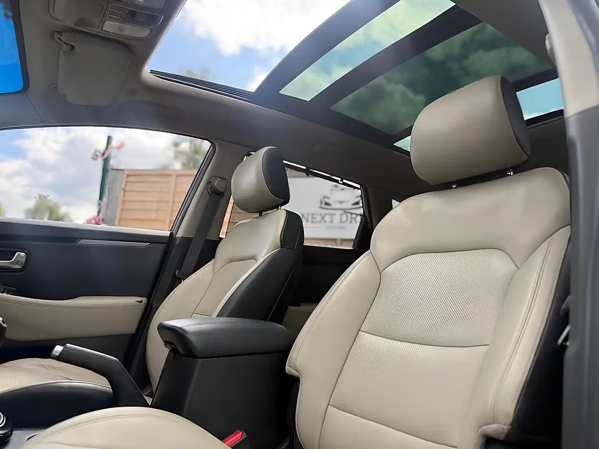 Used 2013 Kia Carens Ecodynamics 3 Blue - Interior and Exterior details 17