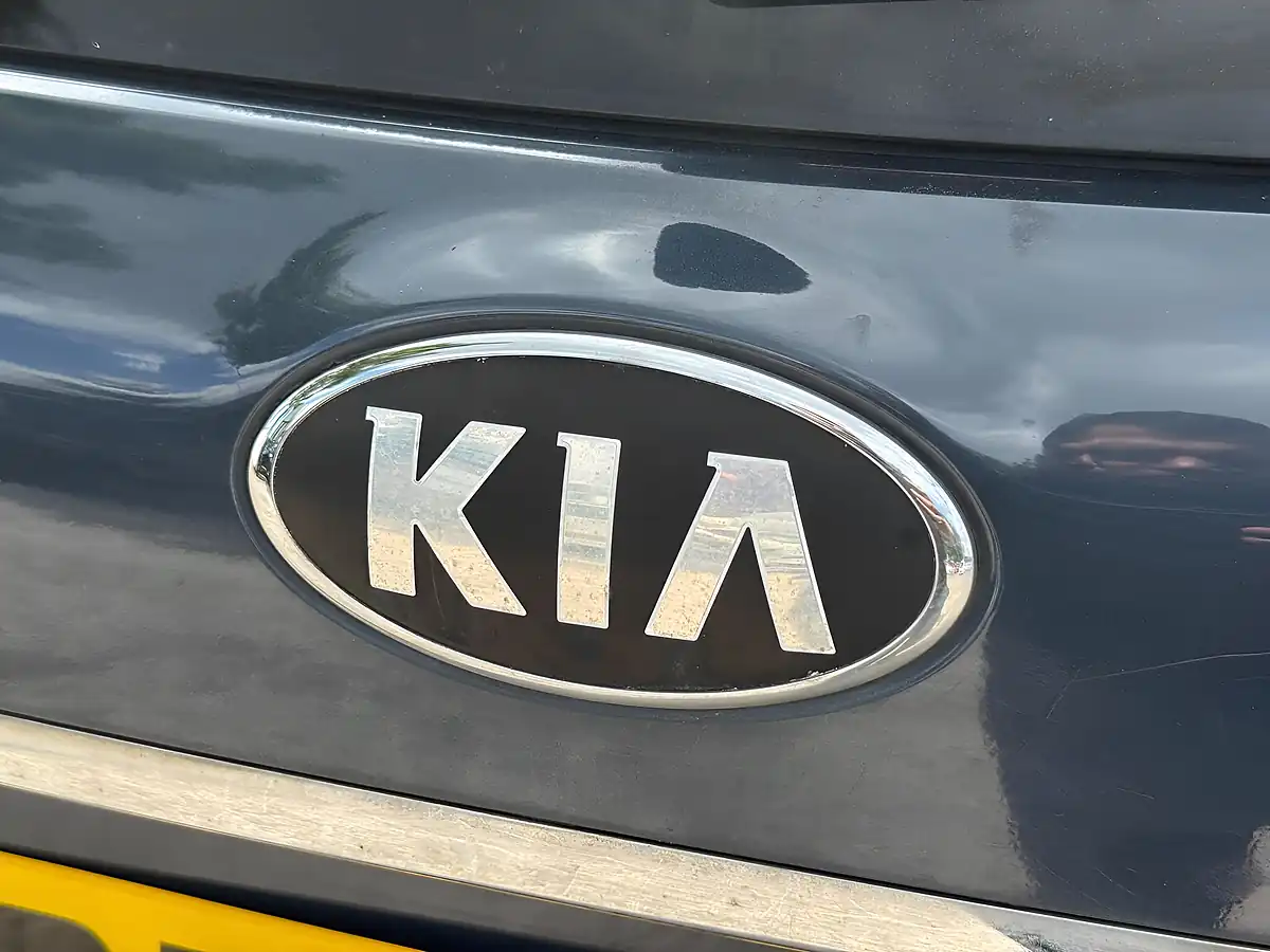 Used 2013 Kia Carens Ecodynamics 3 Blue - Interior and Exterior details 19