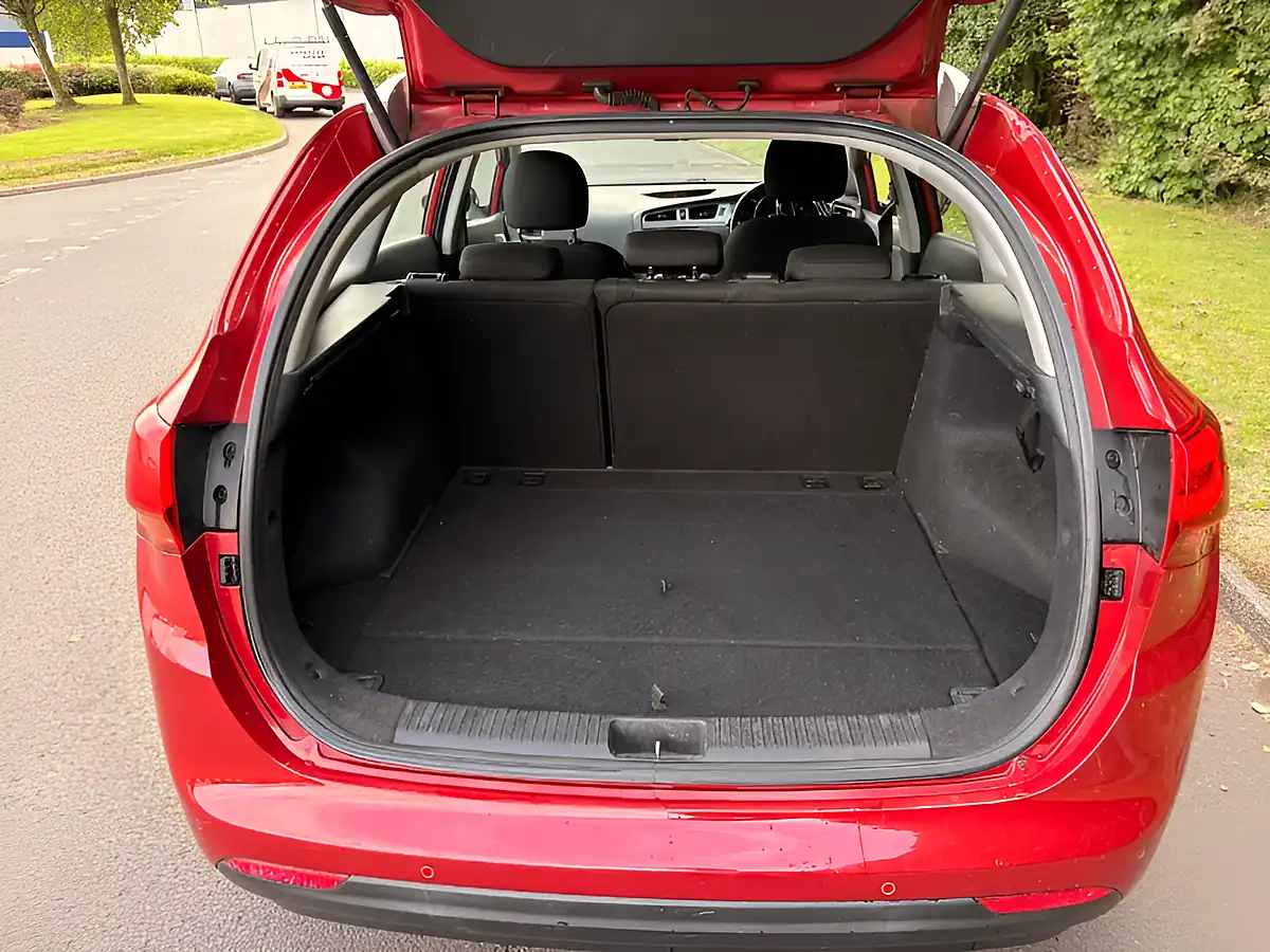 Used 2013 Kia Ceed Ecodynamics 2 Red - Interior and Exterior details 11