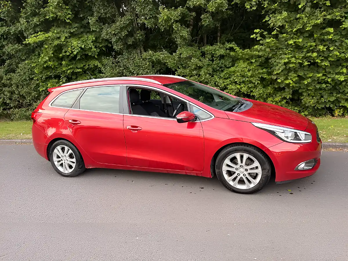 Used 2013 Kia Ceed Ecodynamics 2 Red - Interior and Exterior details 2