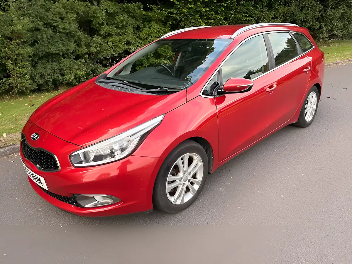Used 2013 Kia Ceed Ecodynamics 2 Red - Interior and Exterior details 5